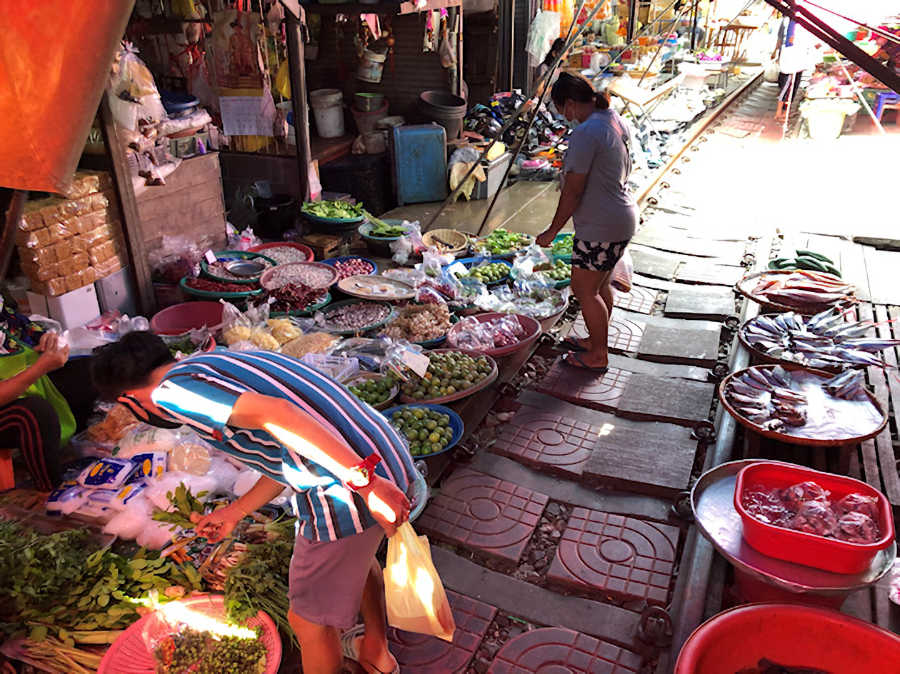 04 900 Train Market Verkaufsstand am Gleis IMG 3765