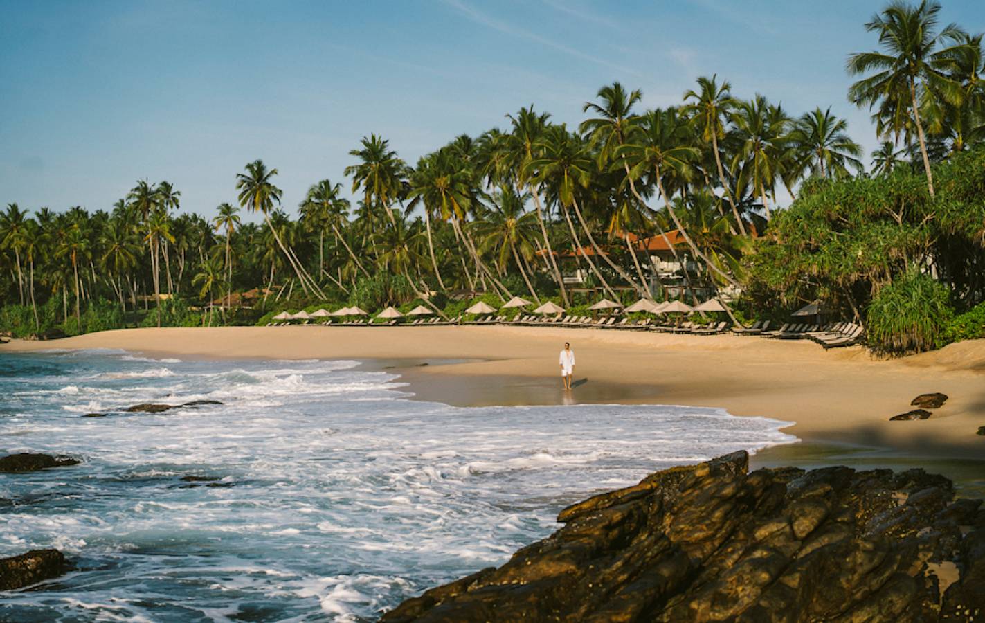 04 new900 Anantara Peace Haven Tangalle Resort Beach Man Walking On Beach 1500x949