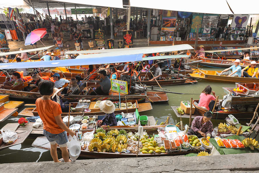 09 900 Damnoen Saduak floating market Bangkok shutterstock 1291794535