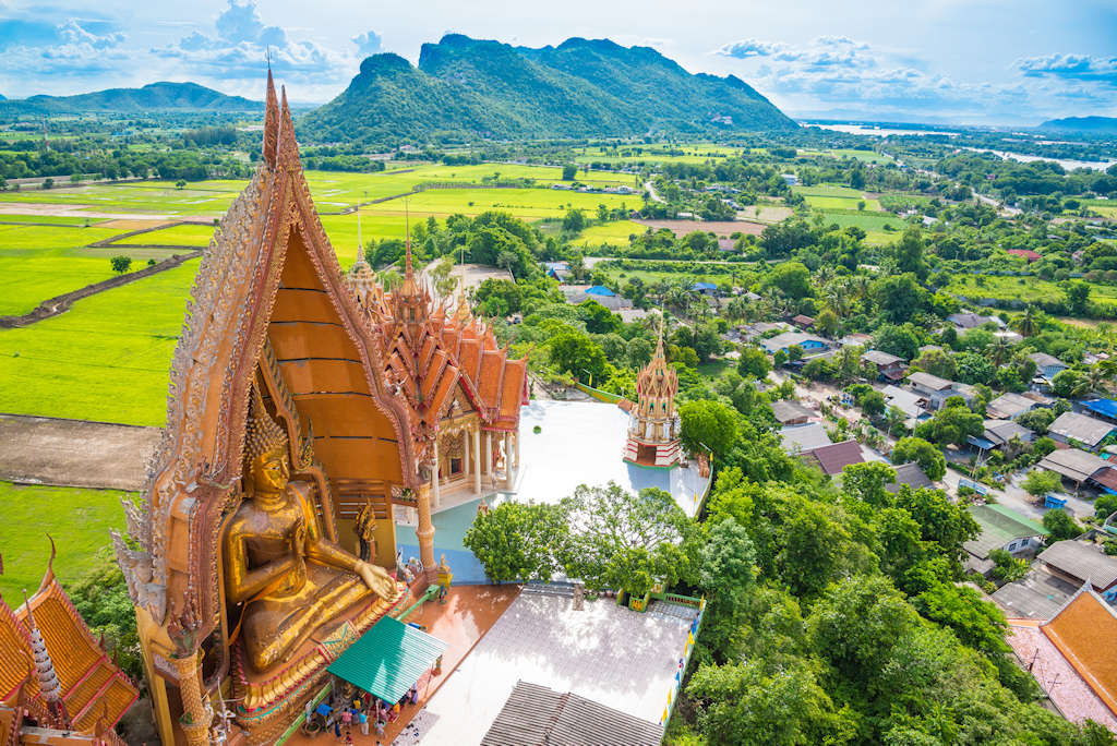1024 Wat tham sua in kanchanaburi or tiger cave temple AdobeStock 170313387