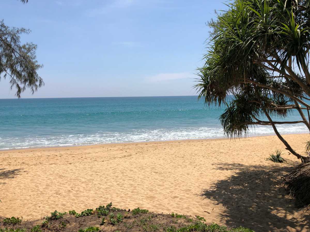 1200 JW HKT Beach 20190417 064926952 iOS