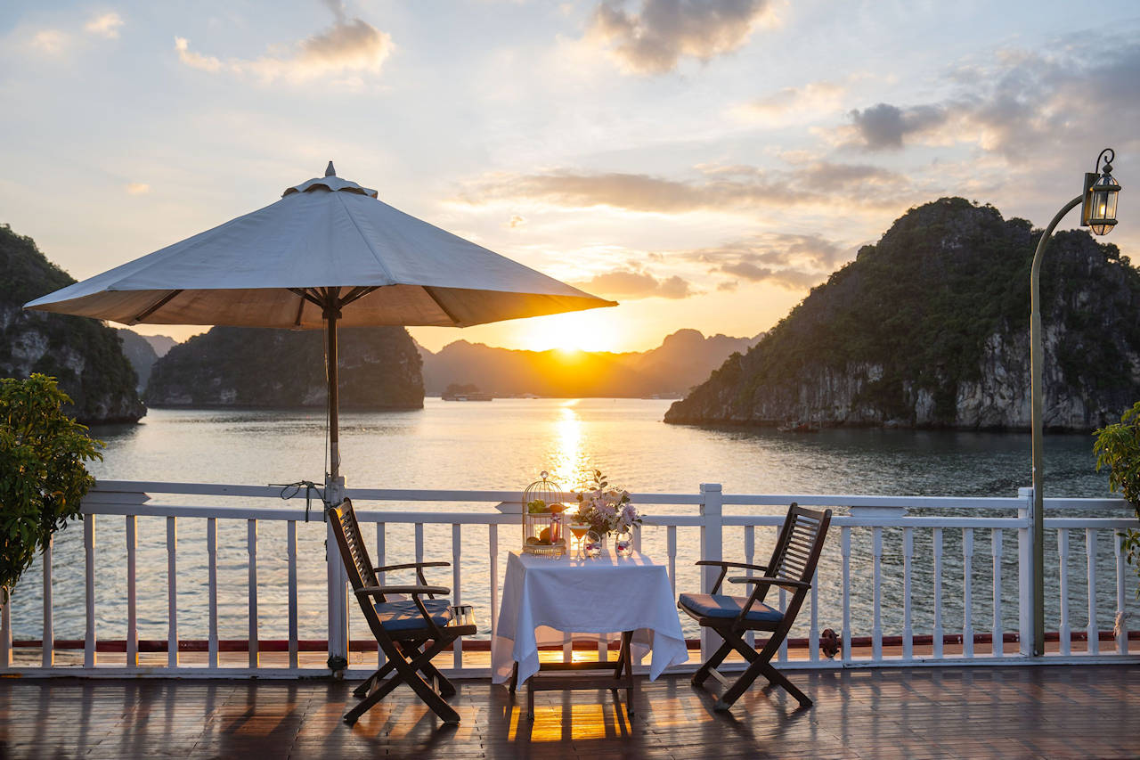 1280 Indochina Sails Tisch an Deck