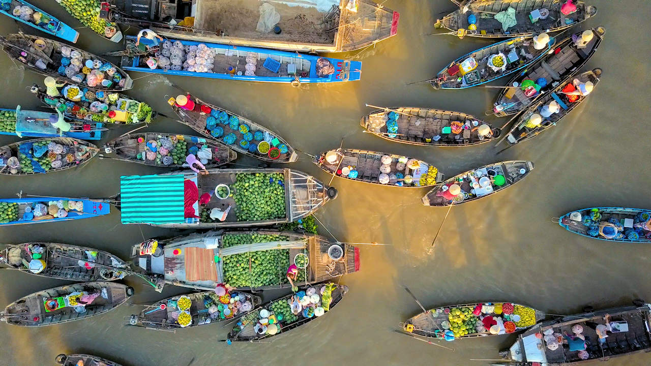 1280 Mekong Delta Boote von oben AdobeStock 235178672