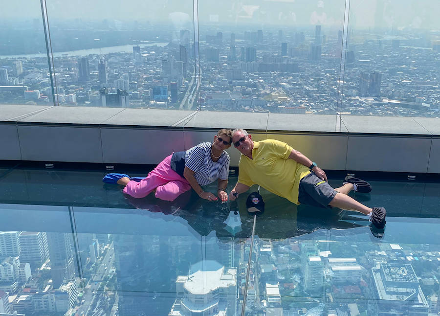 3 02 900 auf Glasplatteau