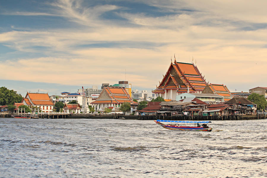 4 02 Web 900 Chao Phraya River Bangkok shutterstock 592955273