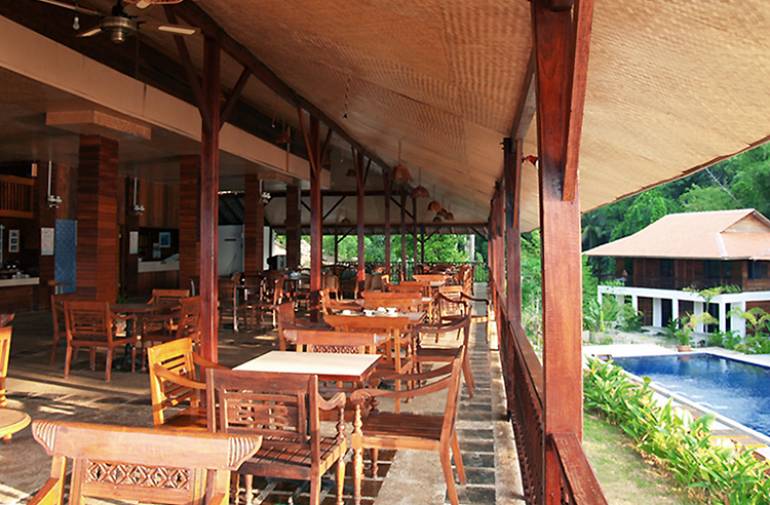 770 Coconut 5bf27d68017c21cbb00a5a65 img west wing dine 1