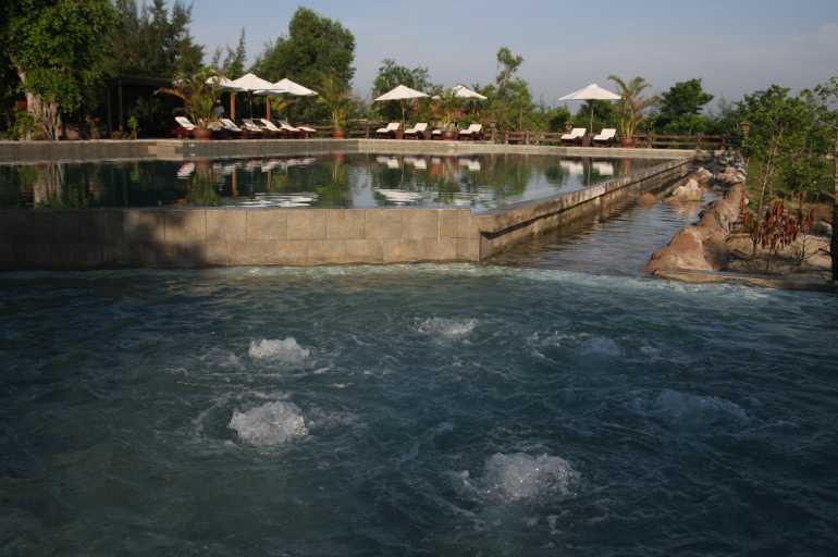 770 Ho Tram Sea water pool