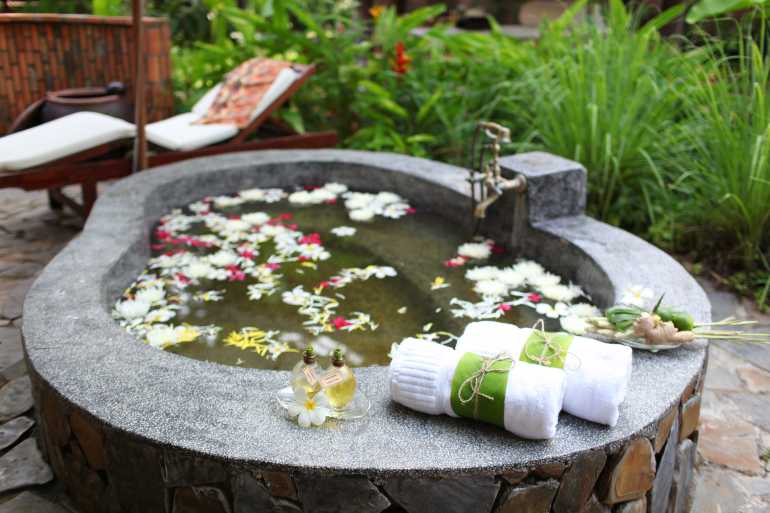 770 Ho Tram Spa outdoor bathtub