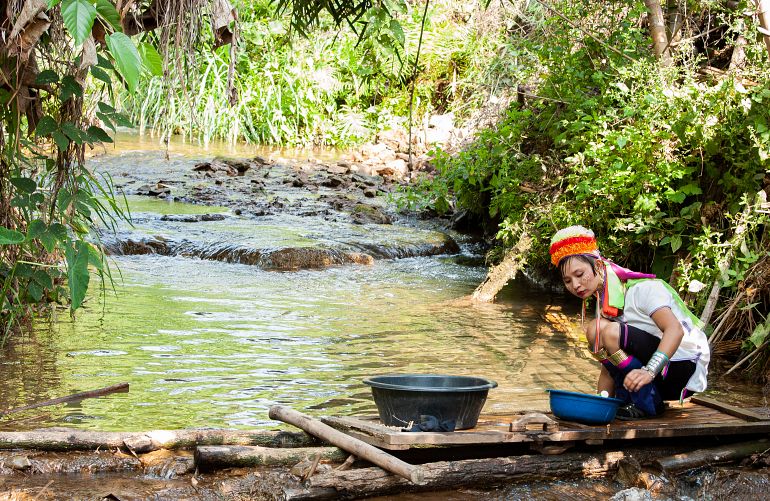 770 Sensationell Nord Long Neck Karen hilltribe woman Mae Tang shutterstock 1444795046