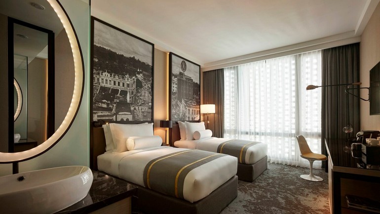 770 Stripeskulsp guestroom 0013 hor wide Twin Deluxe Gust Room 