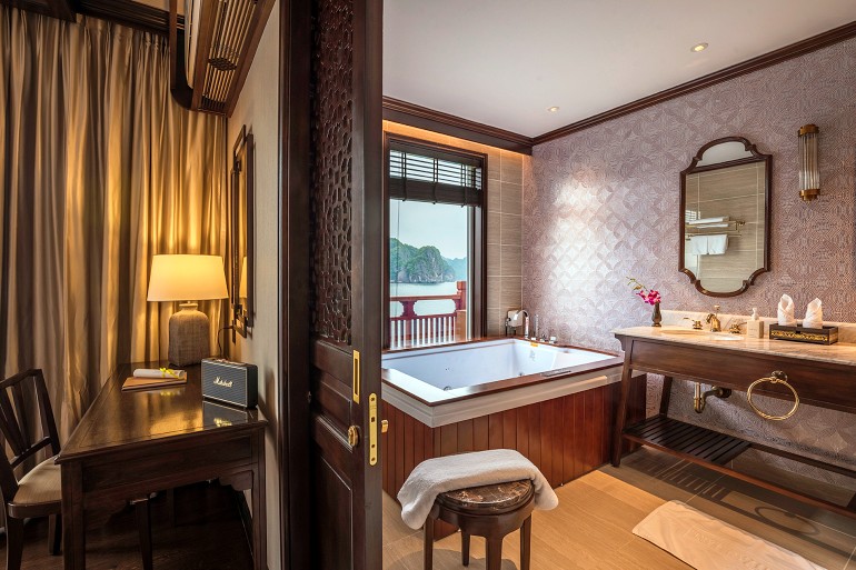 770 YlangHeritage Line Lan Ha Bay Ylang Regency Suite Bathroom