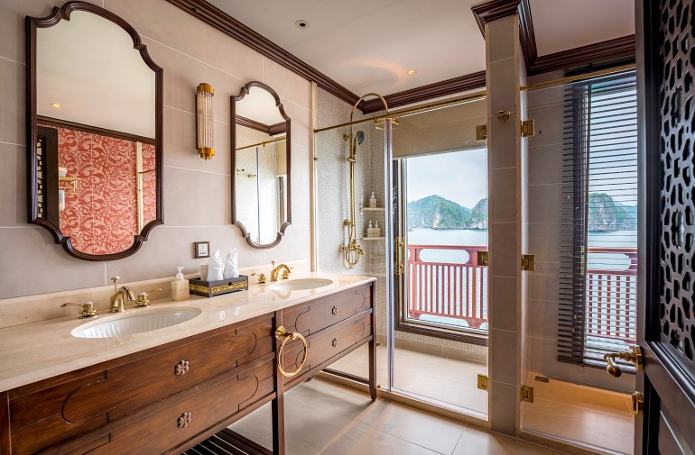 770 YlangHeritage Line Lan Ha Bay Ylang Regency Suite Bathroom2