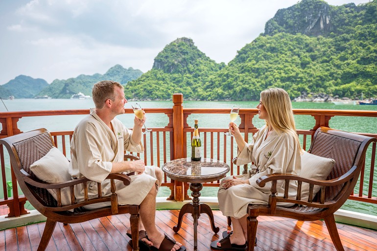 770 YlangHeritage Line Lan Ha Bay Ylang Regency Suites Front Balcony 2