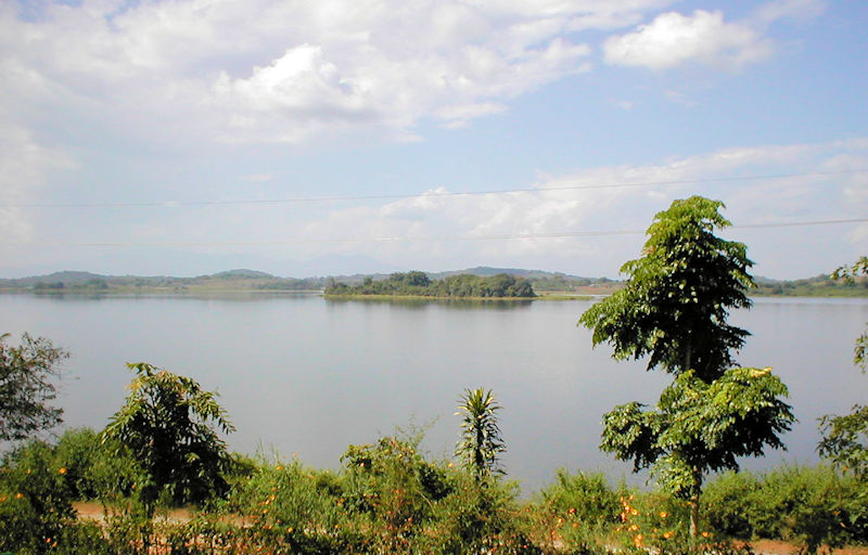 800 Chiang Saen See mit Insel PB030373