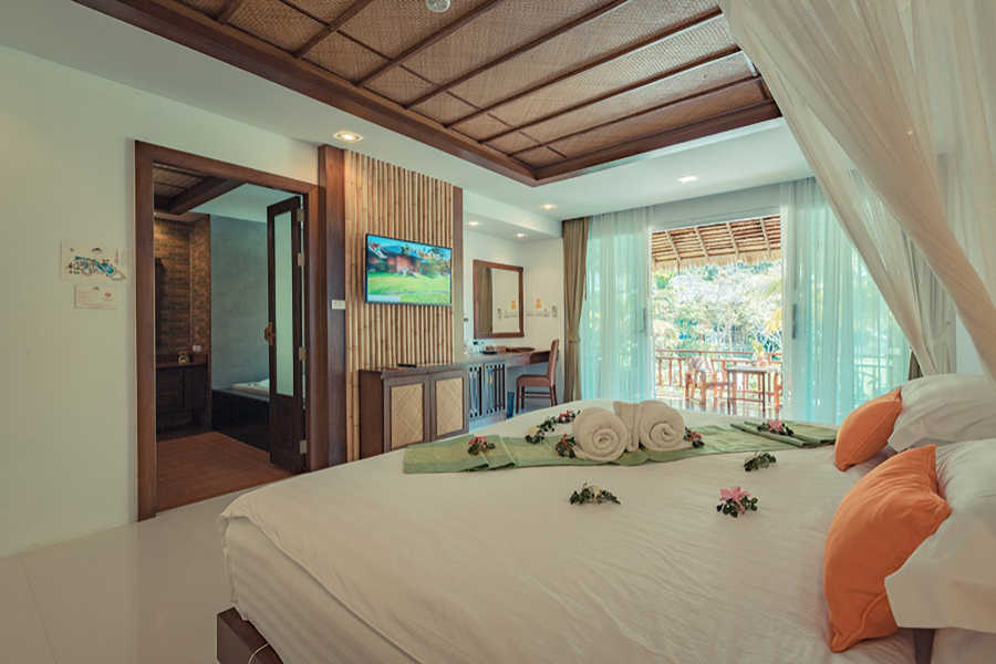 900 Cliff View Jacuzzi Cottage 1