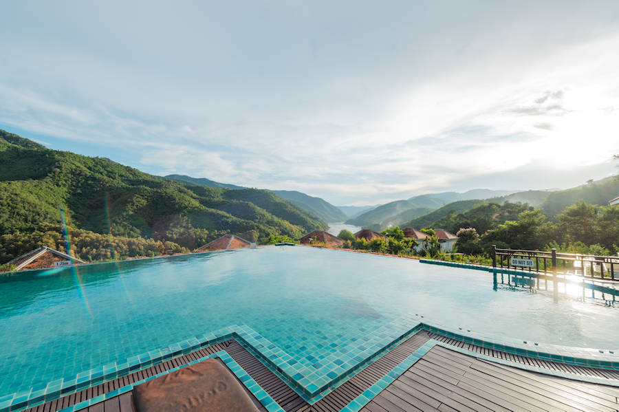 900 Le Grand Pakbeng Pool