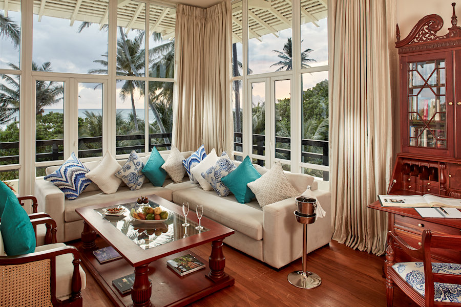 900 Luxury Suite Living room