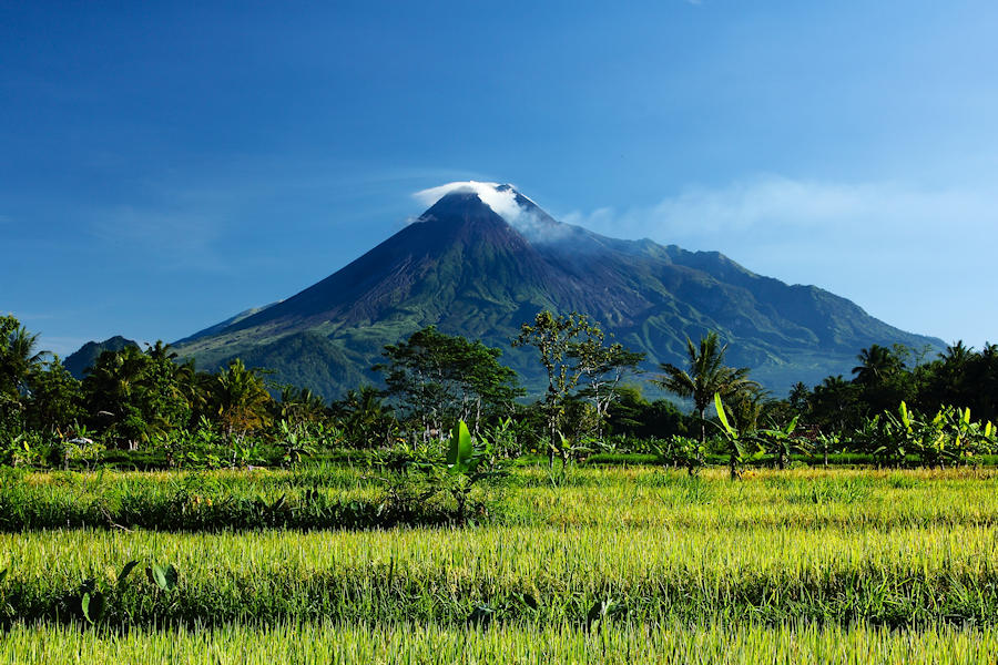 900 Merapi mountain from city of Yogyakarta shutterstock 1065553856
