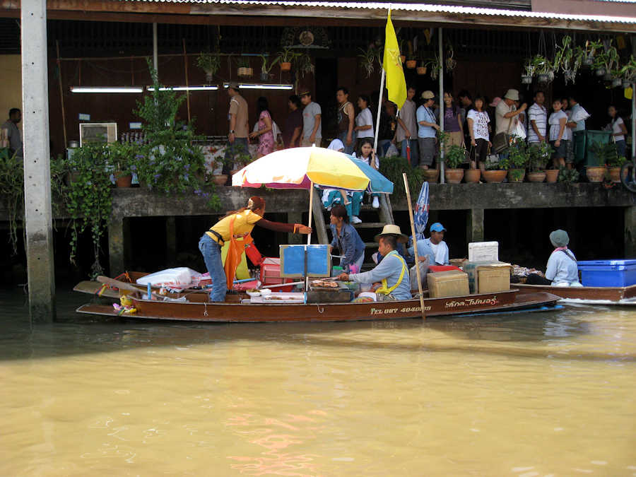 900 Sellers on Boats