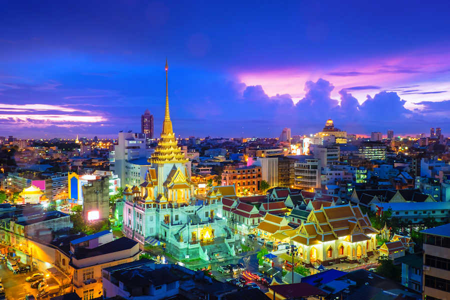 900 Wat Trimitr shutterstock 744899107