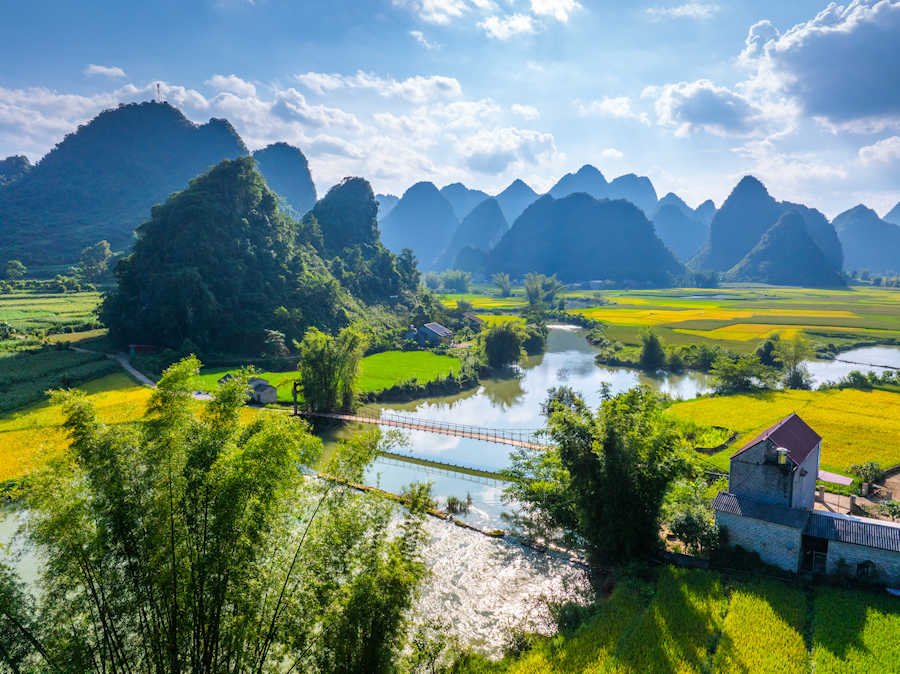 900 andscape in Phong Nam valley Cao bang province AdobeStock 1035226427