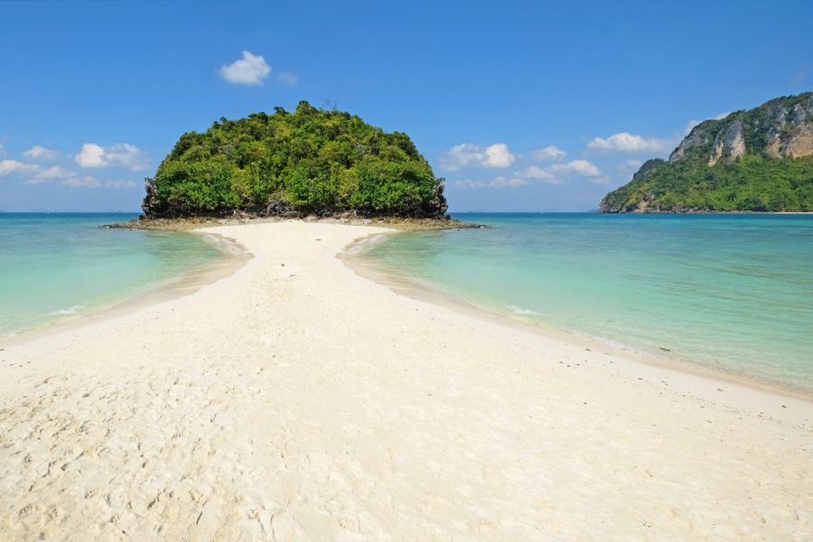 900 crystal clear water at Koh Kai Koh Tub Koh Mor shutterstock 252497803