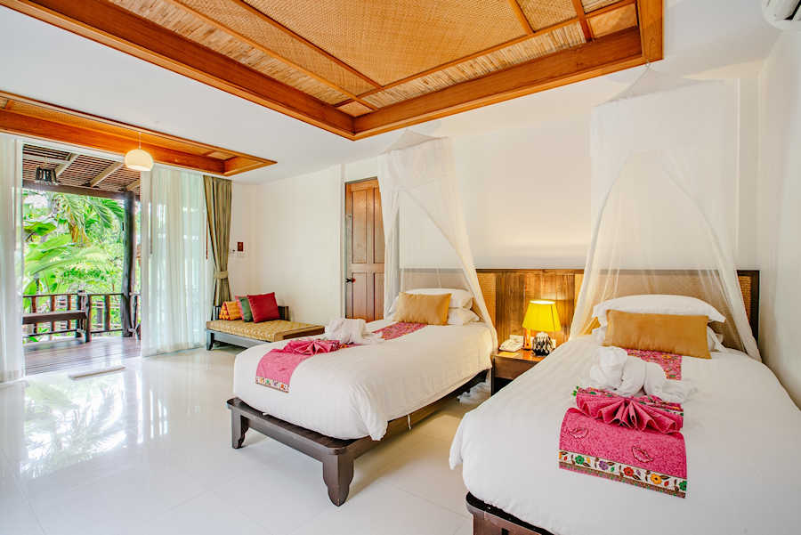 900 family cottage HDR resize 2