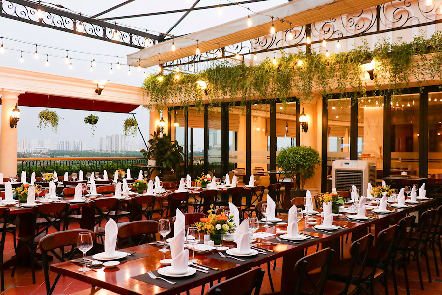900 hotel majestic breeze sky bar 6