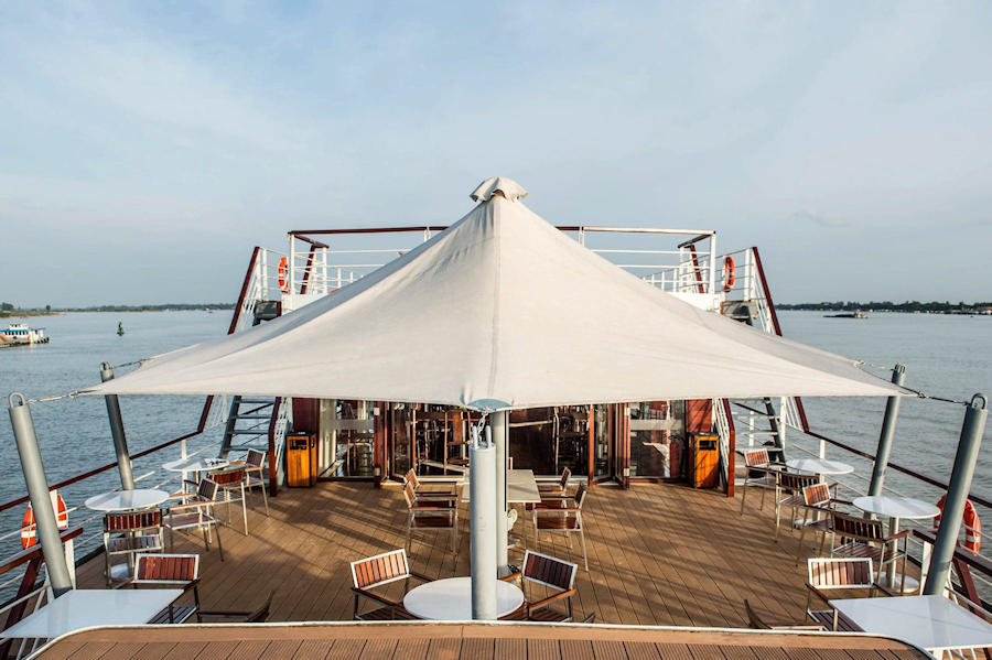 900 me2 dining and decks 2 scaled