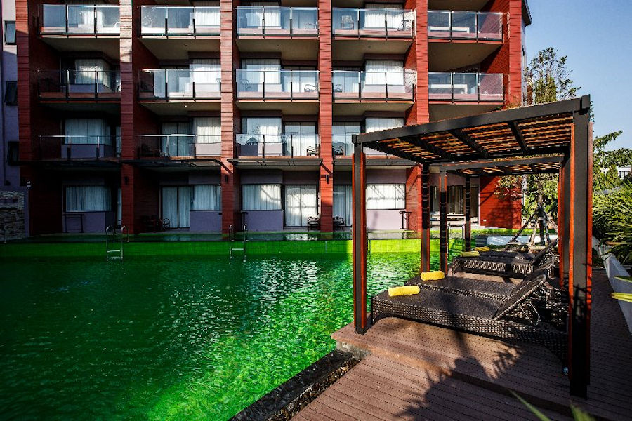 Web 900 Emerald Pool1