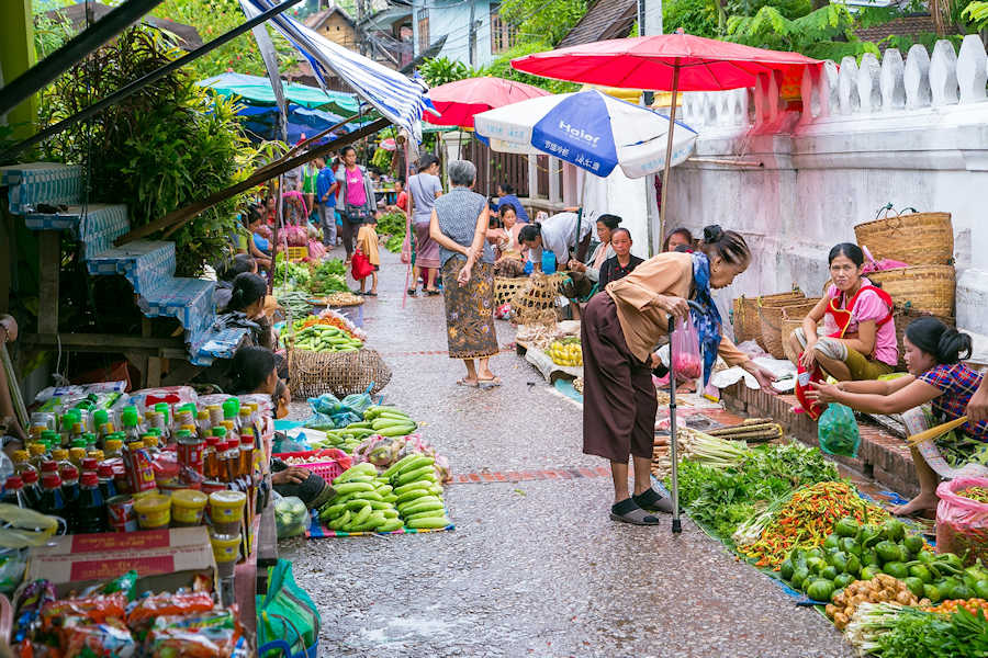 Web 900 Luang Prabang Morning Market shutterstock 288495836