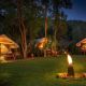 1280 Hintok River Camp abends mit Lagerfeuer