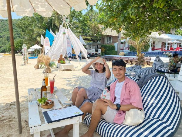 900 Yo auf Samed mit Freundin