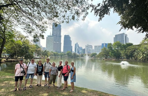 1024 Gruppe Claudia im Lumphini Park 2026 02